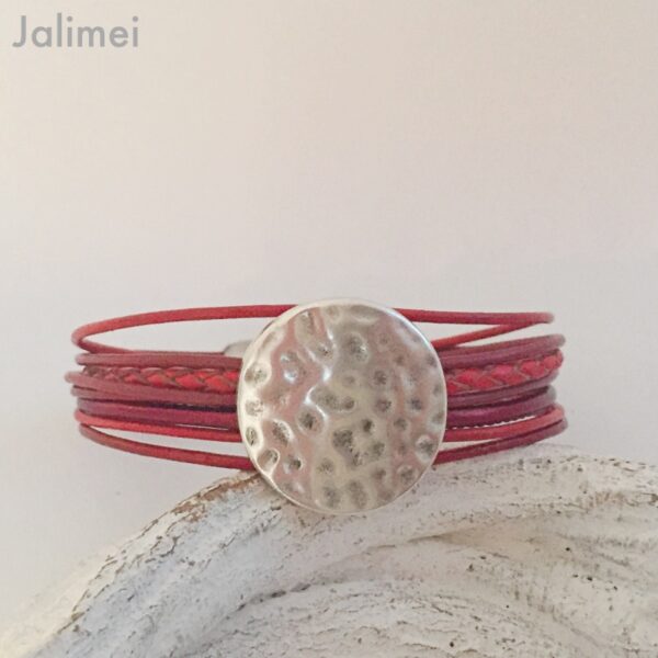 Lederarmband mit gehämmerter Scheibe rot