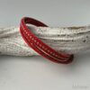 das Lederarmband mit Chainball in knalligem Rot