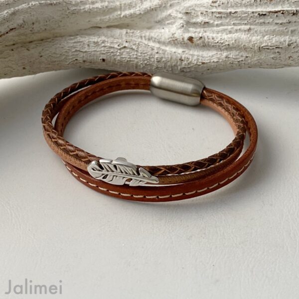 Lederarmband mit kleine Feder braun