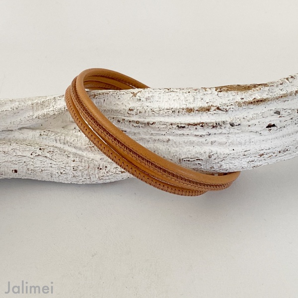 Schlichtes Wickelarmband aus Nappaleder nude