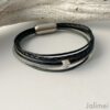 das Lederarmband mit Ginkgoblatt in schwarz-grau