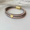 Lederarmband mit Herzchen Gold in rosa und grau