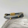 das Lederarmband aus Nappa Gold in grau