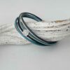 das feine Lederarmband kleine Spirale blau und schwarz