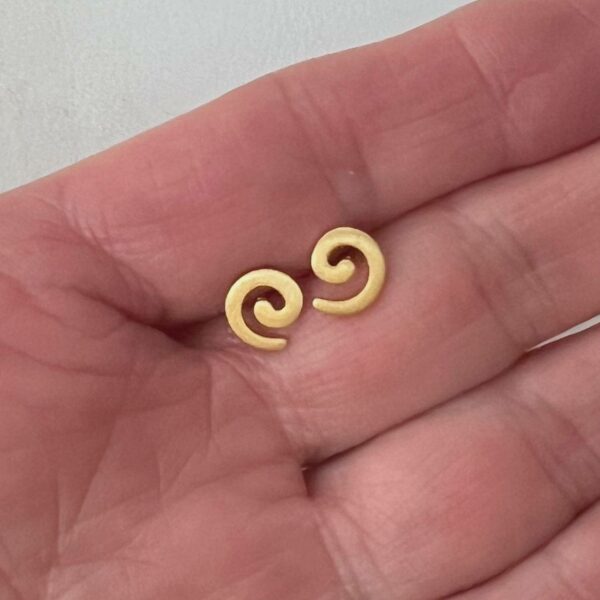 Ohrstecker mit kleine Spirale in gold