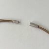 das Ledercollier mit Biene taupe