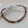 das Ledercollier mit LandFrauen Biene braun