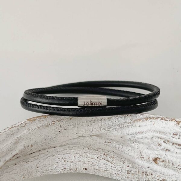 das Wickelarmband aus Nappaleder für Herren in schwarz